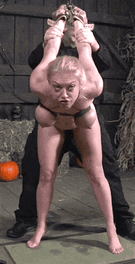 GIF bondage : soumise suspendue par les bras