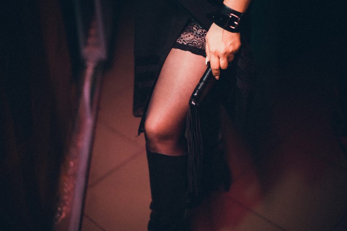 Être ou devenir une femme dominatrice : le guide pour les débutantes